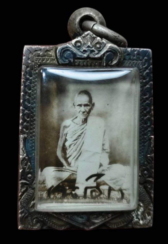 304836 รูปถ่ายเพชรกลับ หลวงพ่อเดิม พุทธศักราช 2482 วัดหนองโพ จ.นครสวรรค์