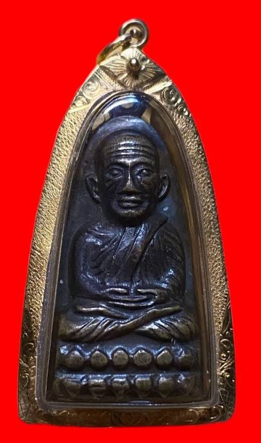 307512 หลวงปู่ทวด วัดช้างให้  เตารีด หลังหนังสือ พิมพ์มีหู ปี 2506  เนื้อทองเหลืองรมดำ  จ.ปัตตานี