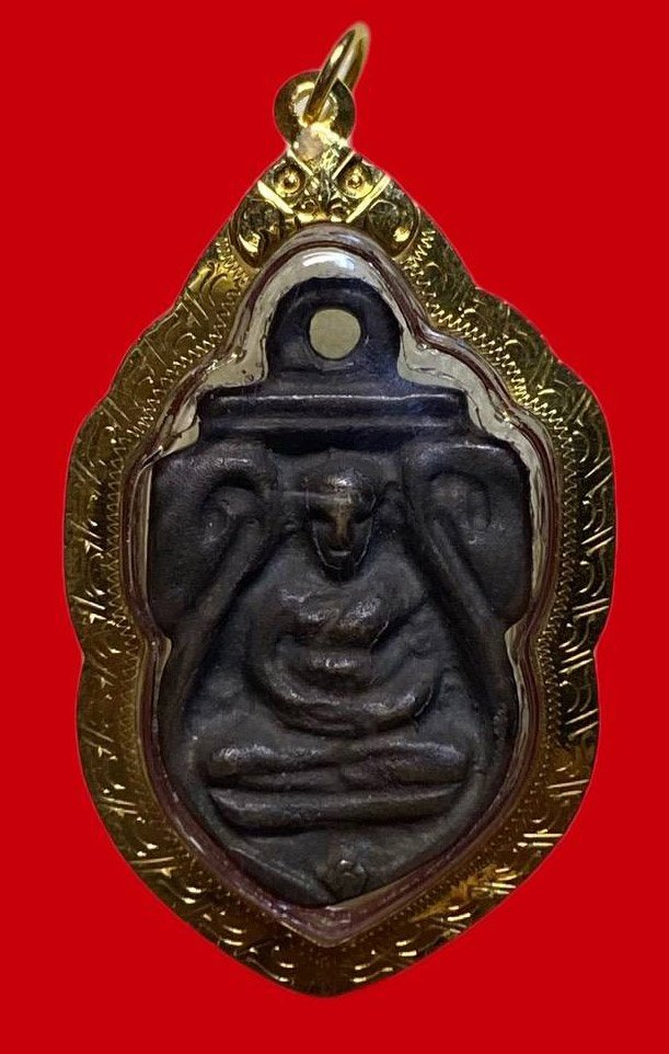 307571 หลวงพ่อไปล่  วัดกำแพง รุ่น2  พิมพ์เสมาก้นเเมงดา  ปี2539 เนื้อนวะ กทม.