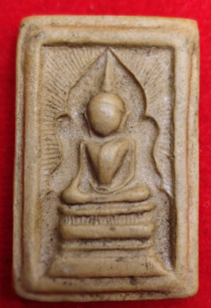 305771 พระสมเด็จแหวกม่าน  ถอดพิมพ์อกใหญ่ปางมารวิชัย  พุทธศักราช 2513-2515  เนื้อผงน้ำมัน หลวงพ่อกวย  วัดโฆสิตาราม จ.ชัยนาท 