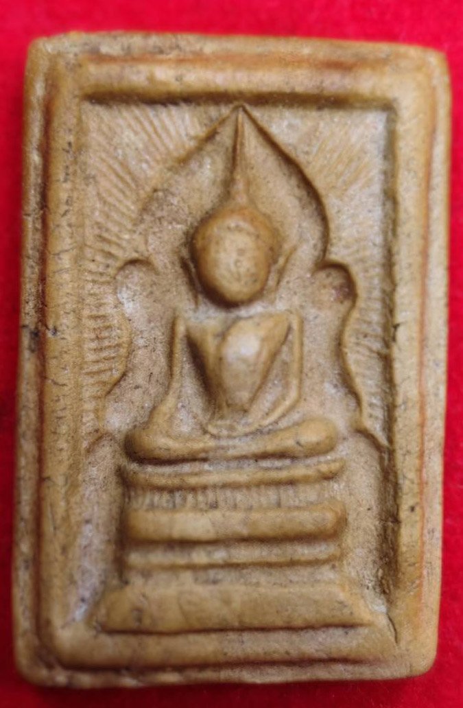 305772 พระสมเด็จแหวกม่าน  ถอดพิมพ์อกใหญ่ปางมารวิชัย  พุทธศักราช 2513-2515  เนื้อผงน้ำมัน หลวงพ่อกวย  วัดโฆสิตาราม จ.ชัยนาท 
