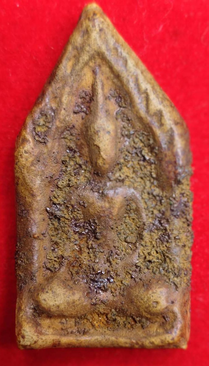 305776 พระขุนแผนแข้งหมอน  เนื้อดินเก่า ผสมทรายเสก  และ มวลสารศักดิ์สิทธิ์ พ.ศ. 2500 หลวงพ่อกวย  วัดโฆสิตาราม (บ้านแค) จ.ชัยนาท 