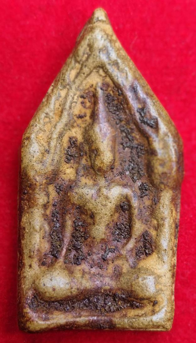 305777 พระขุนแผนแข้งหมอน  เนื้อดินเก่า ผสมทรายเสก  และ มวลสารศักดิ์สิทธิ์ พ.ศ. 2500 หลวงพ่อกวย  วัดโฆสิตาราม (บ้านแค) จ.ชัยนาท 
