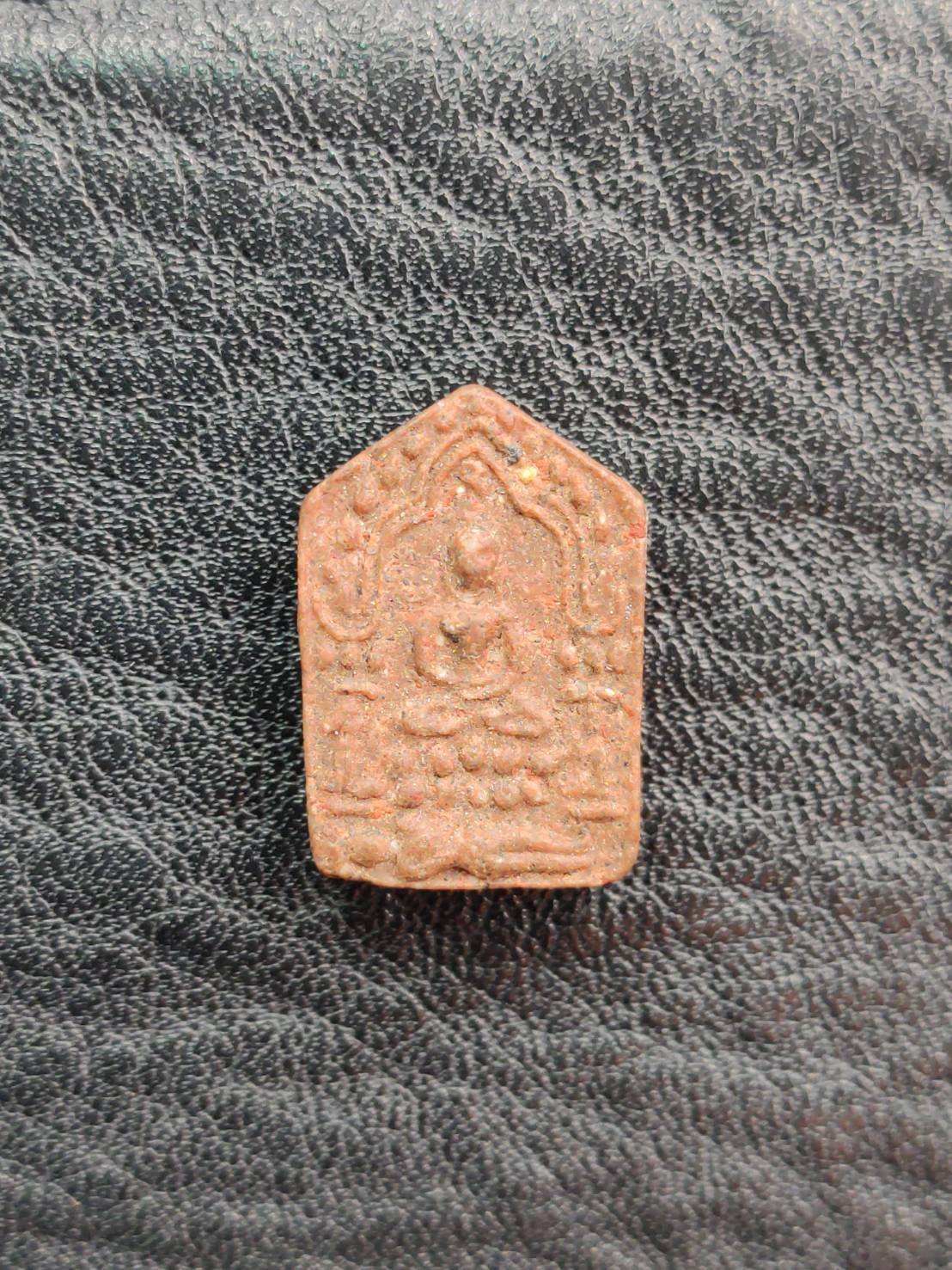 298523 พระขุนแผนหลวงพ่อชำนาญ  วัดบางกุฎีทอง เนื้อผง  ปี 2549 จ.ปทุมธานี เนื้อผง