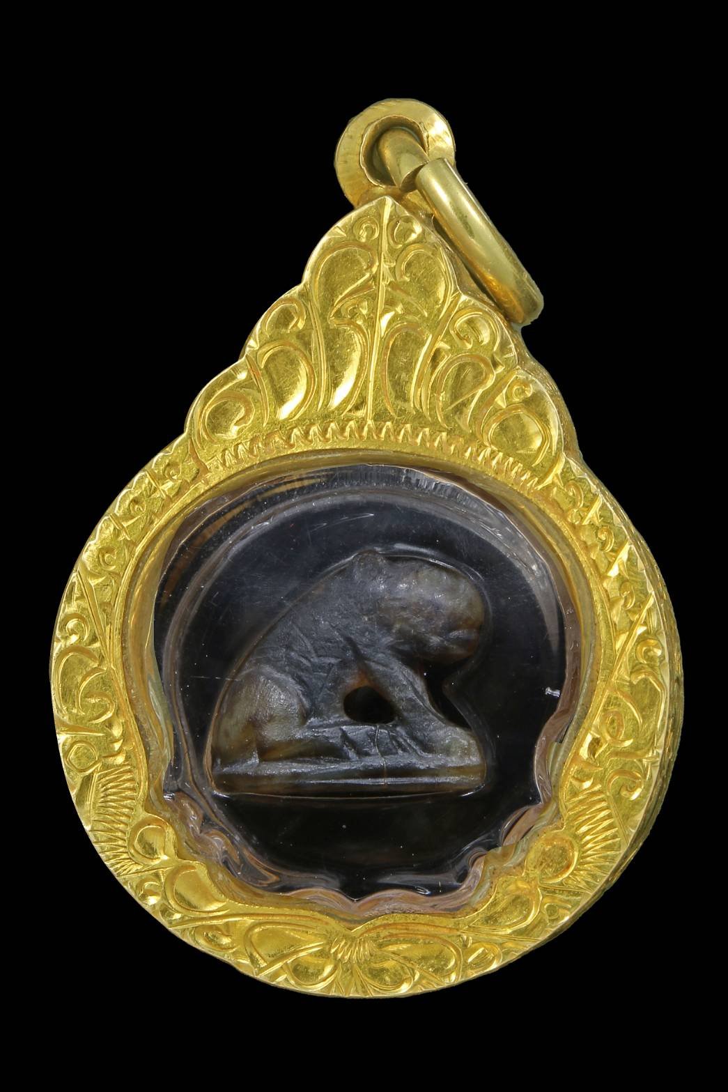 298527 เสือหลวงพ่อปาน (ศิลป์วัดกลาง) เนื้อเขี้ยวแกะ ประมาณพ.ศ. 2420 - 2453 วัดกลาง จ.สมุทรปราการ