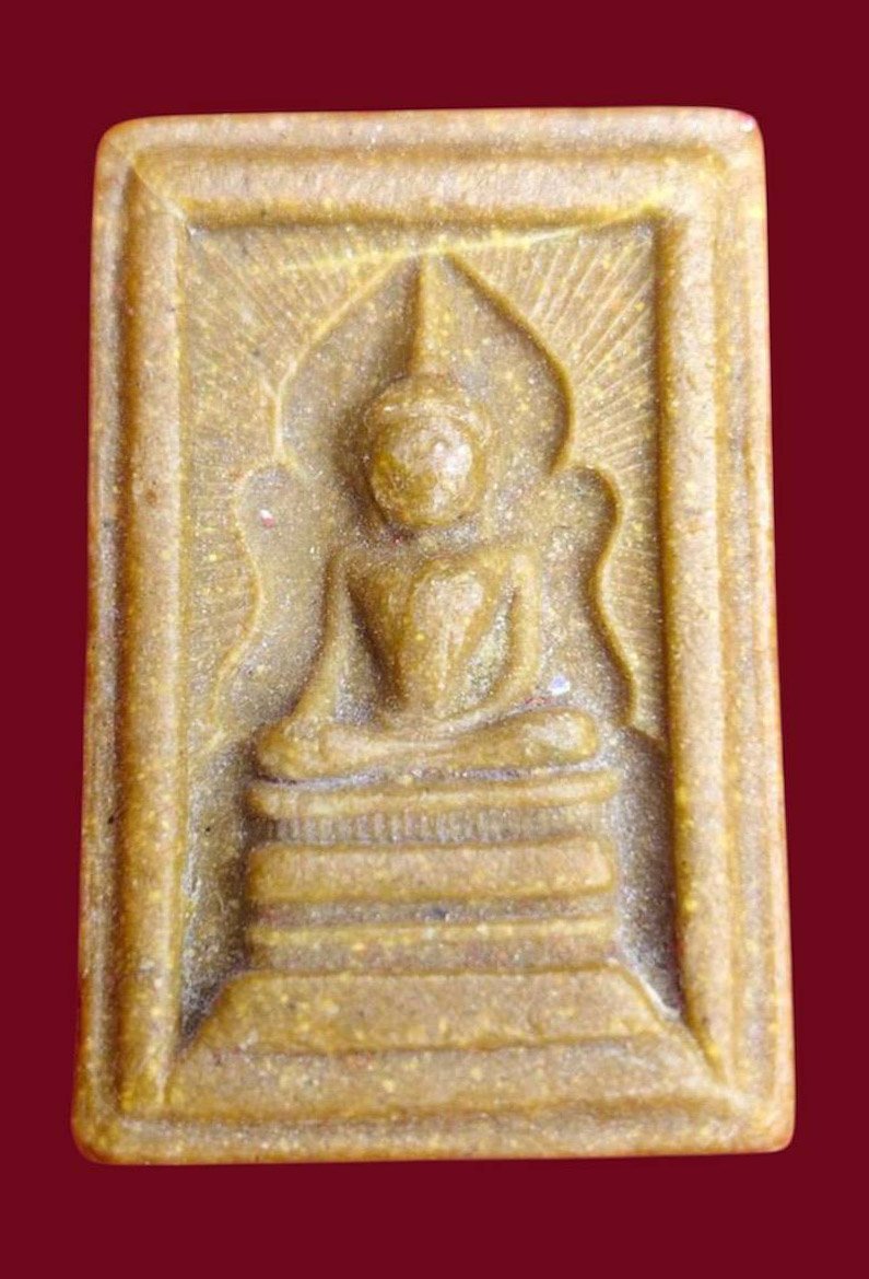 307233 พระสมเด็จแหวกม่าน  ถอดพิมพ์อกใหญ่ปางมารวิชัย  พุทธศักราช 2513-2515  เนื้อผงน้ำมัน หลวงพ่อกวย  วัดโฆสิตาราม จ.ชัยนาท 