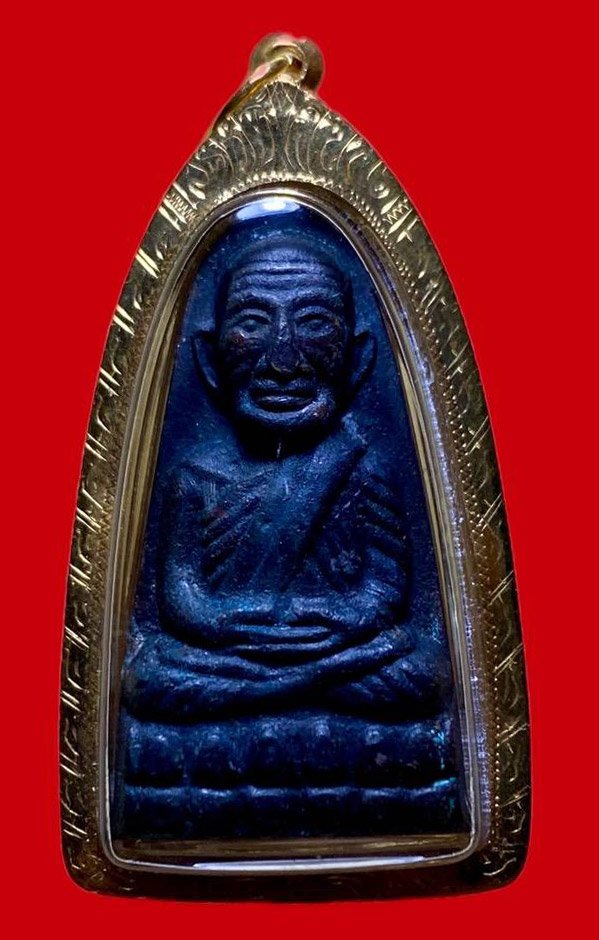 307637 หลวงปู่ทวด วัดช้างให้ เตารีดหลังหนังสือ  พิมพ์ หน้า ท กรรมการ  เนื้อทองเหลืองรมดำ  ปี2524 ปัตตานี