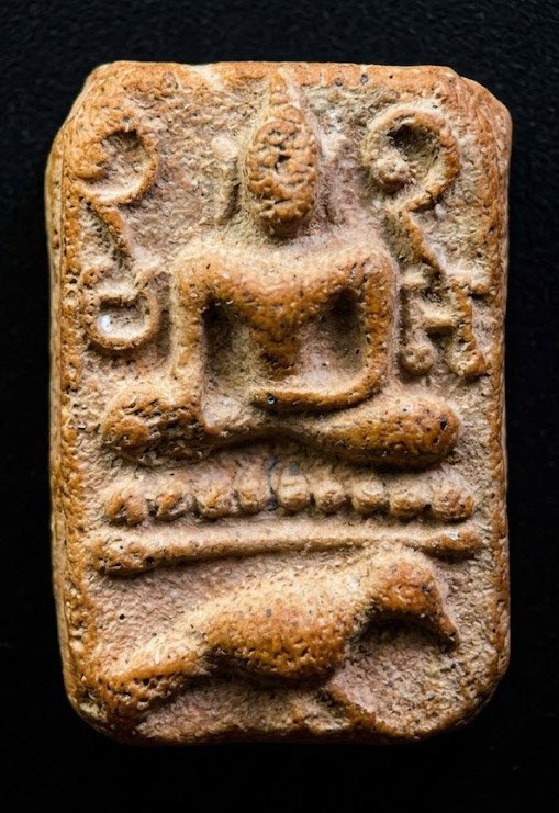 307646 พระเนื้อดิน พิมพ์นก ปรางมารวิชัย หลังยันต์หัวใจ เสือหลวงพ่อปาน วัดบางนมโค  ปี 2460-2465 จ.อยุธยา