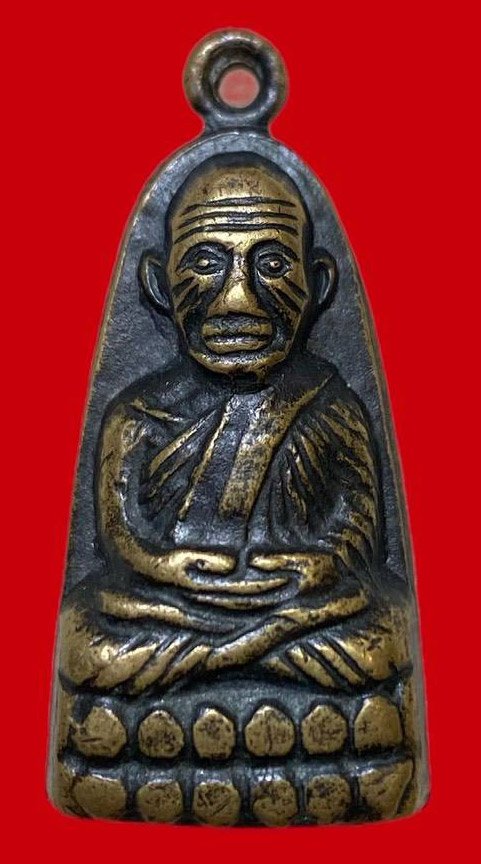 307691 หลวงปู่ทวด วัดช้างให้  เตารีดหลังหนังสือเล็ก พิมพ์มีหูปี 2508  เนื้อทองเหลืองรมดำ  จ.ปัตตานี