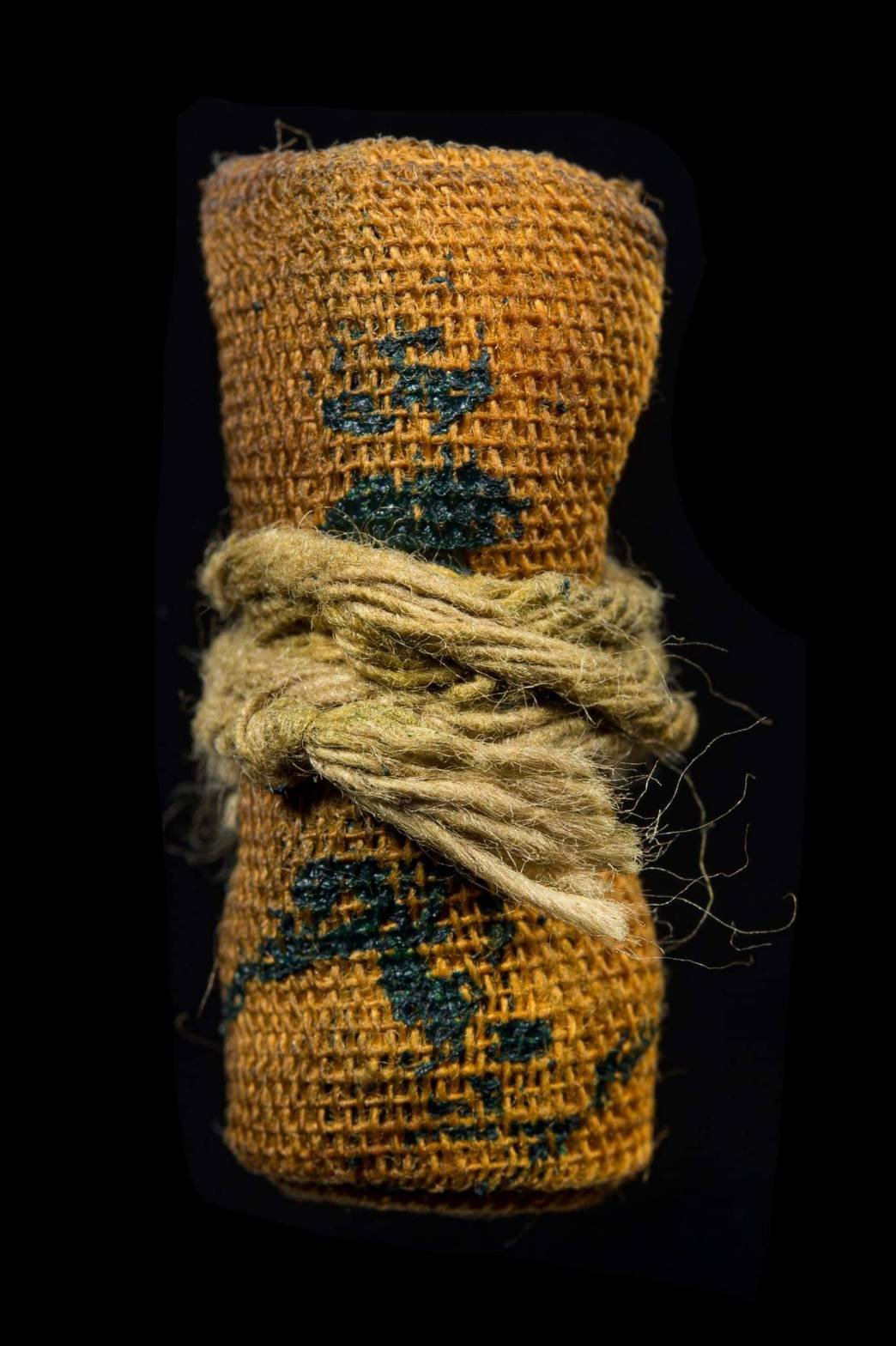 (296156) ตะกรุดผ้ายันต์  มัดมือแปะโรงสี ออกปี19 วัด/กรุ ศาลเจ้า จ.ปทุมธานี ผ้ายันต์ เนื้อพระ