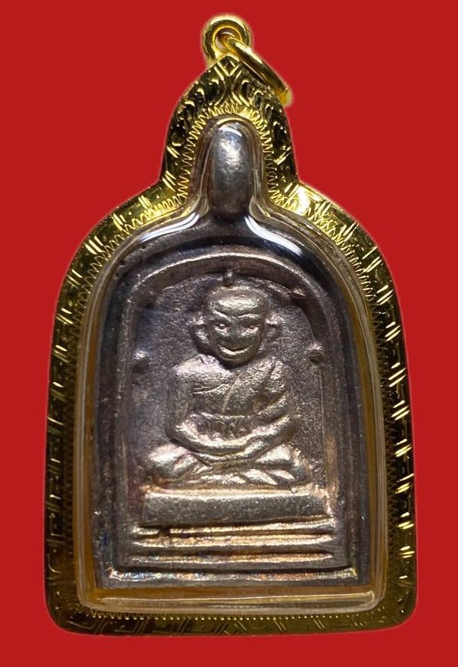 306404 เหรียญหล่อหลวงพ่อไปล่  วัดกำแพง จอบ3  พิมพ์เล็ก เนื้อเงิน  ปี2555 กทม.