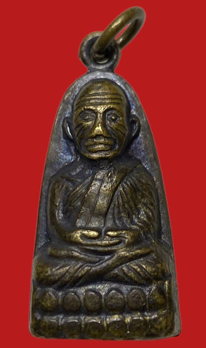 306476 หลวงปู่ทวด วัดช้างให้  เตารีดหลังหนังสือ พิมพ์มีหู ปี 2506  เนื้อทองเหลืองรมดำ จ.ปัตตานี