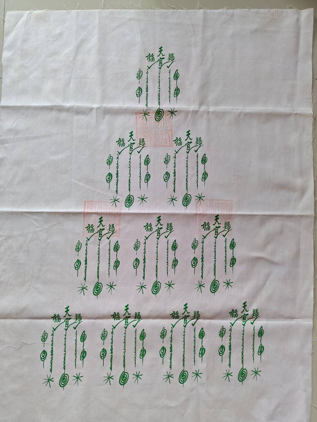  306555 ผ้ายันต์ฟ้าประทานพร  อาแปะโรงสี  10 กา ปี 2519 วัดศาลเจ้า  จังหวัดปทุมธานี