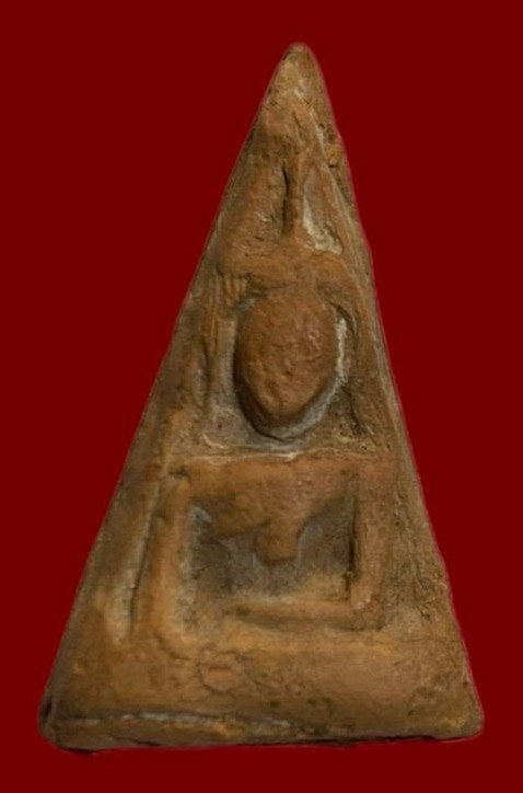 306582 หลวงปู่โต๊ะ  วัดประดู่ฉิมพลี  นางพญาพิมพ์นูน ปี 2472  เนื้อดิน กทม.