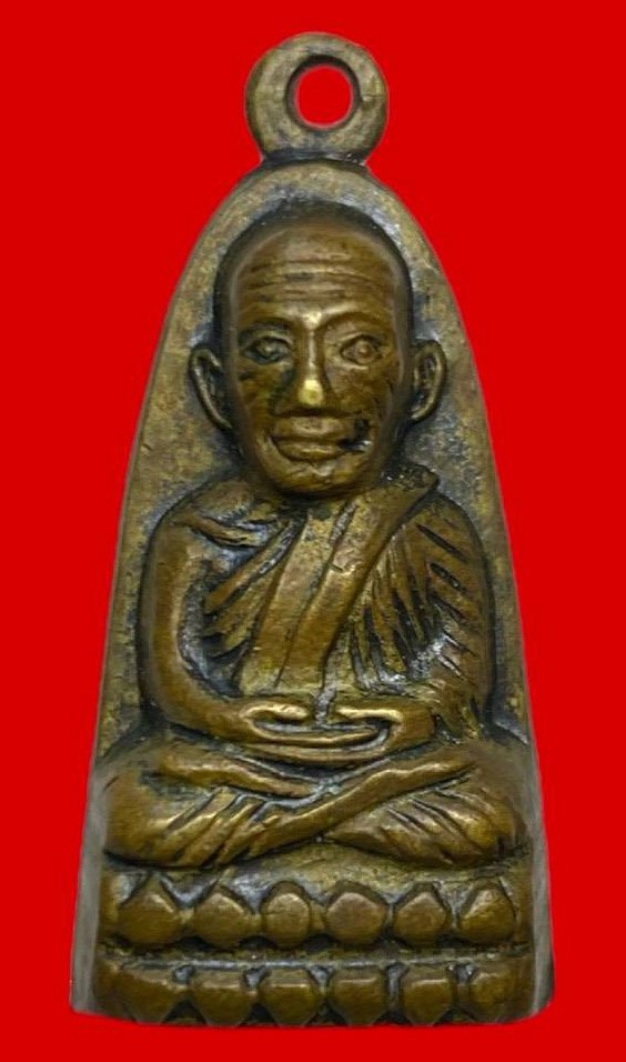 306594 หลวงปู่ทวด วัดช้างให้  เตารีดหลังหนังสือ พิมพ์มีหู ปี 2506  เนื้อทองเหลืองรมดำ จ.ปัตตานี