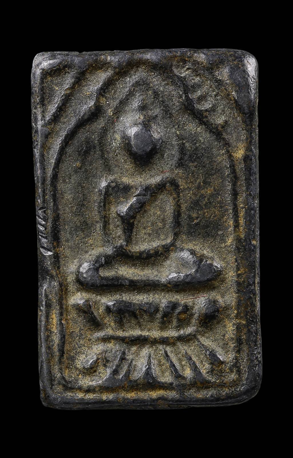 306652 หลวงปู่ศุข  วัดมะขามเฒ่า  พิมพ์ฐานบัวฟันปลา  เนื้อชินตะกั่ว  จังหวัดชัยนาท