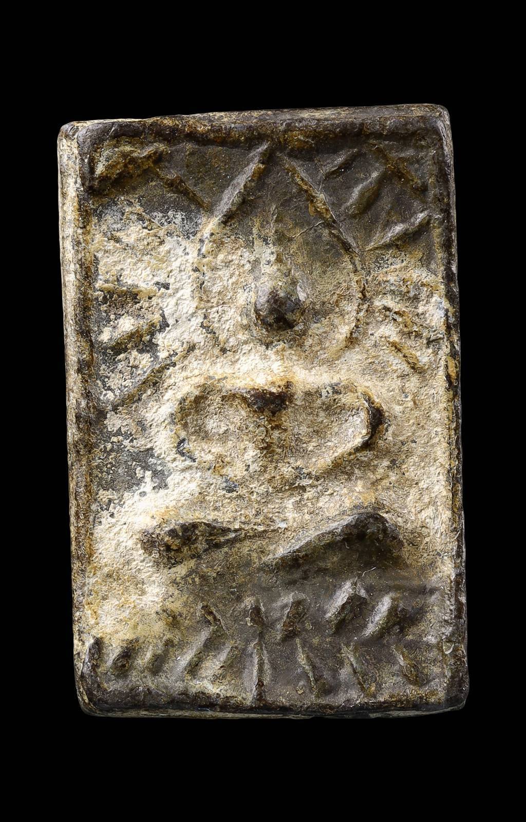 306653 หลวงปู่ศุข วัดมะขามเฒ่า  เนื้อชินตะกั่ว  พิมพ์บัวบาน  จังหวัดชัยนาท