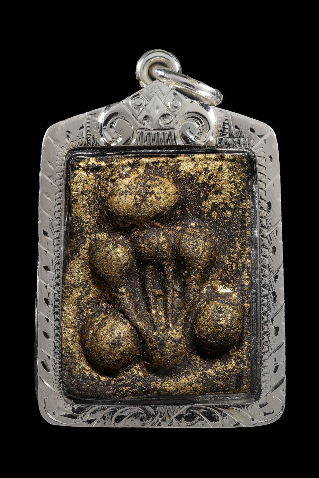 306784 พระปิดตาผงกระดูกผี (เนื้อดิน 7 ป่าช้า)  วัดโพธิ์ท่าเตียน  ประมาณ ปี 2485  เนื้อผง จ.กรุงเทพ