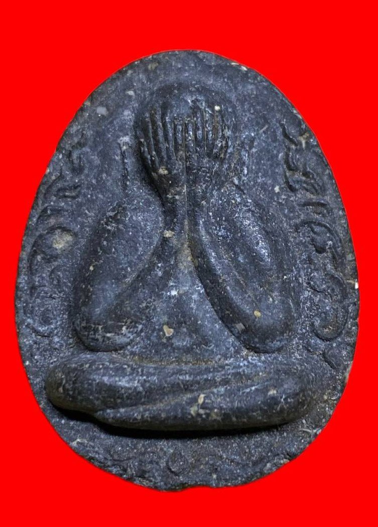  306820 หลวงปู่โต๊ะ วัดประดู่ฉิมพลี  ปิดตาจ้มโบ้ ลายกนกข้าง  วัดศาลาครืน เนื้อใบลาน  ปี 2521 กทม.