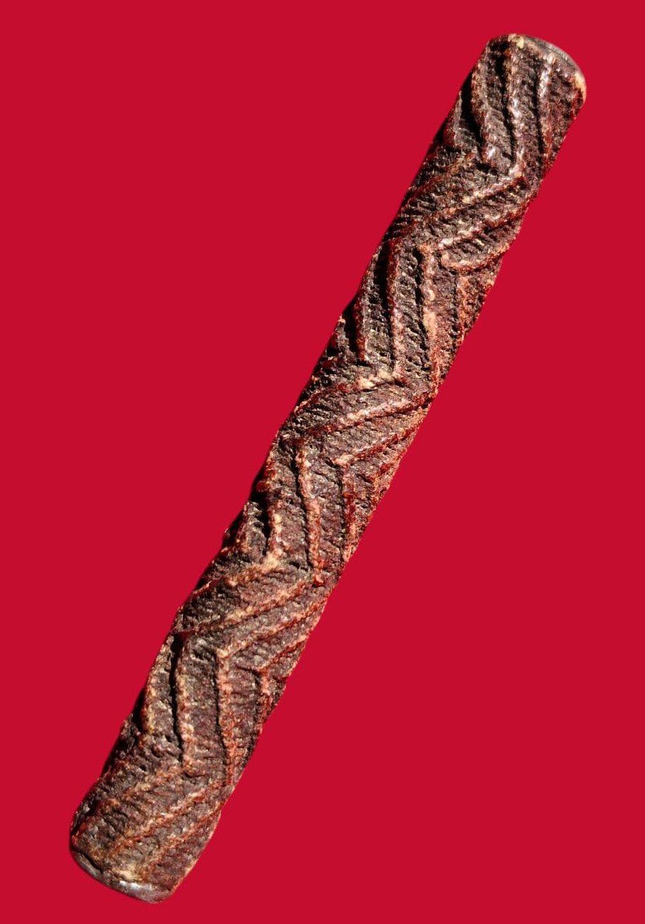 306873 ตะกรุดจันทร์เพ็ญ  (ตะกรุดใต้น้ำ) เนื้อตะกั่ว  ถักเชือกถักจระเข้ขบฟัน หลงรัก พ.ศ. 2440-2457 หลวงปู่ศุข  วัดปากคลองมะขามเฒ่า 