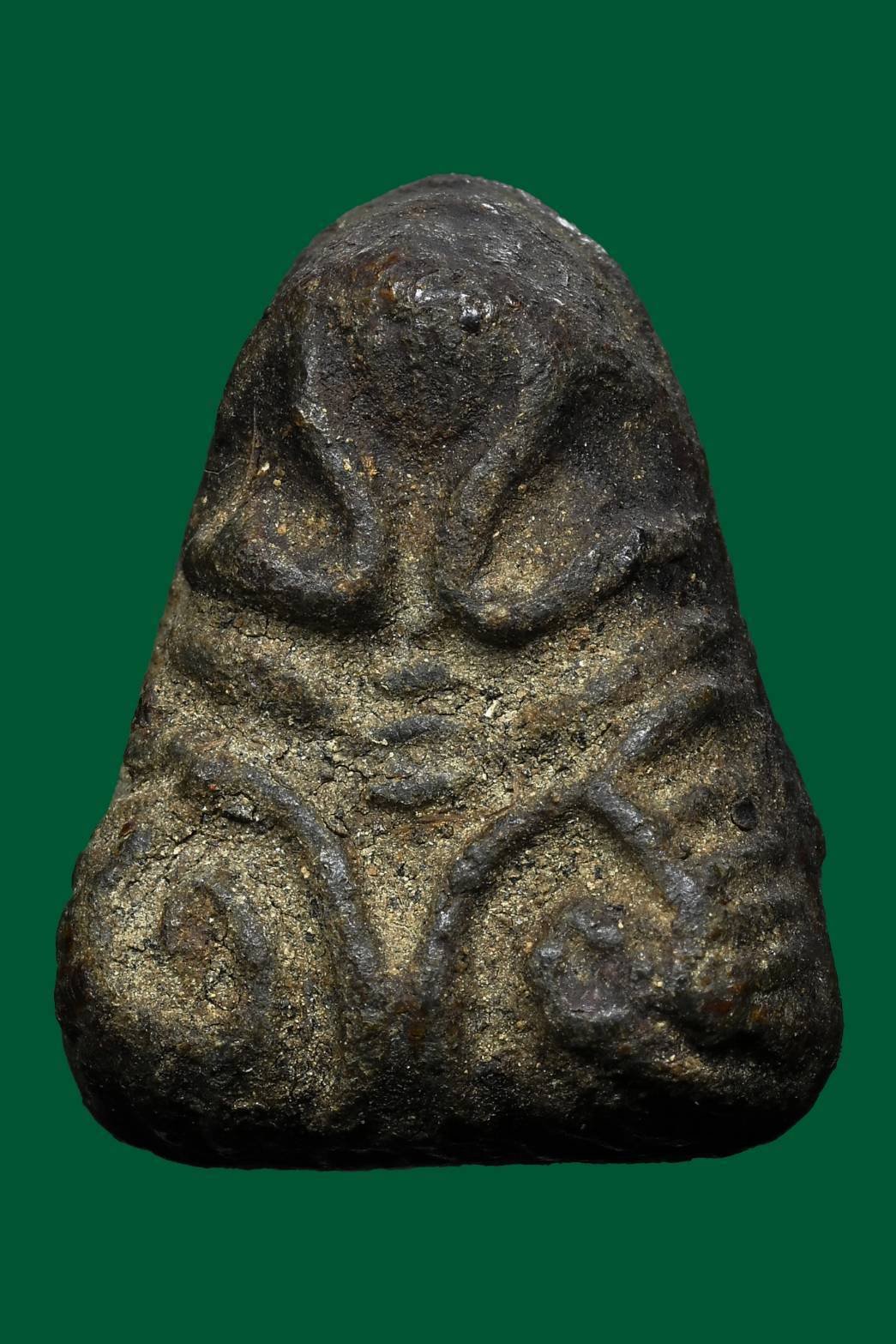 306914 พระปิดตา หลวงปู่เอี่ยม พิมพ์หัวบานเย็น  เนื้อผงคลุกรัก พุทธศักราช2436-2469 วัดหนังราชวรวิหาร กทม.