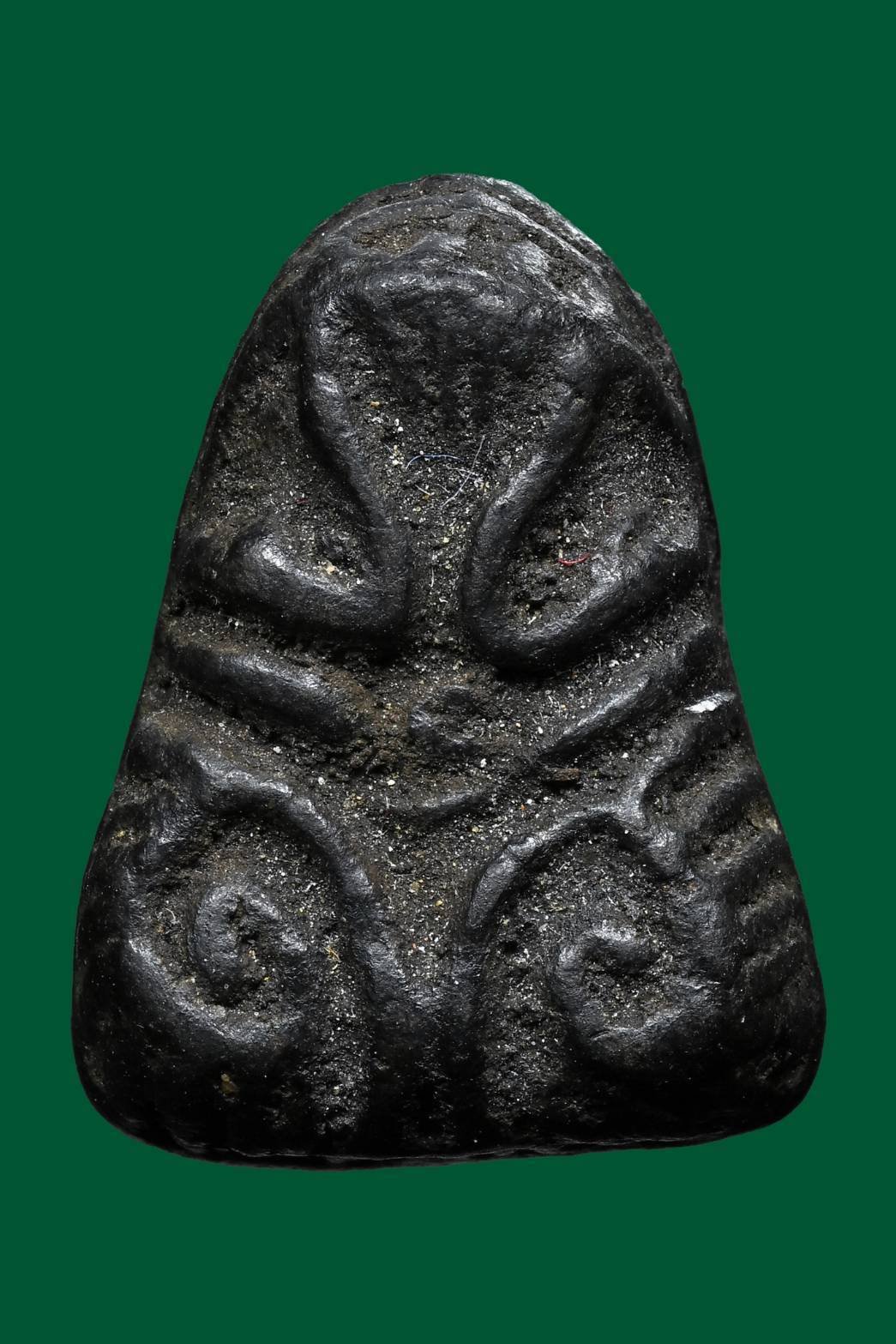 306915 พระปิดตา หลวงปู่เอี่ยม พิมพ์หัวบานเย็น  เนื้อผงคลุกรัก พุทธศักราช2436-2469 วัดหนังราชวรวิหาร กทม.