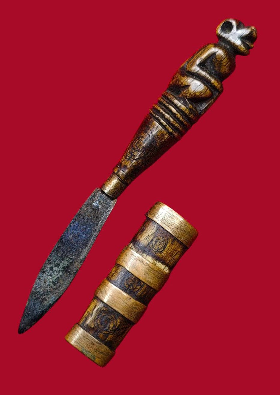 306937 มีดหมอหลวงพ่อดิ่ง  วัดอุสภาราม (บางวัว)  ฝักไม้-ด้ามไม้ ใบโลหะ เนื้อไม้ พุทธศักราช 2475-2485  จ.ฉะเชิงเทรา 