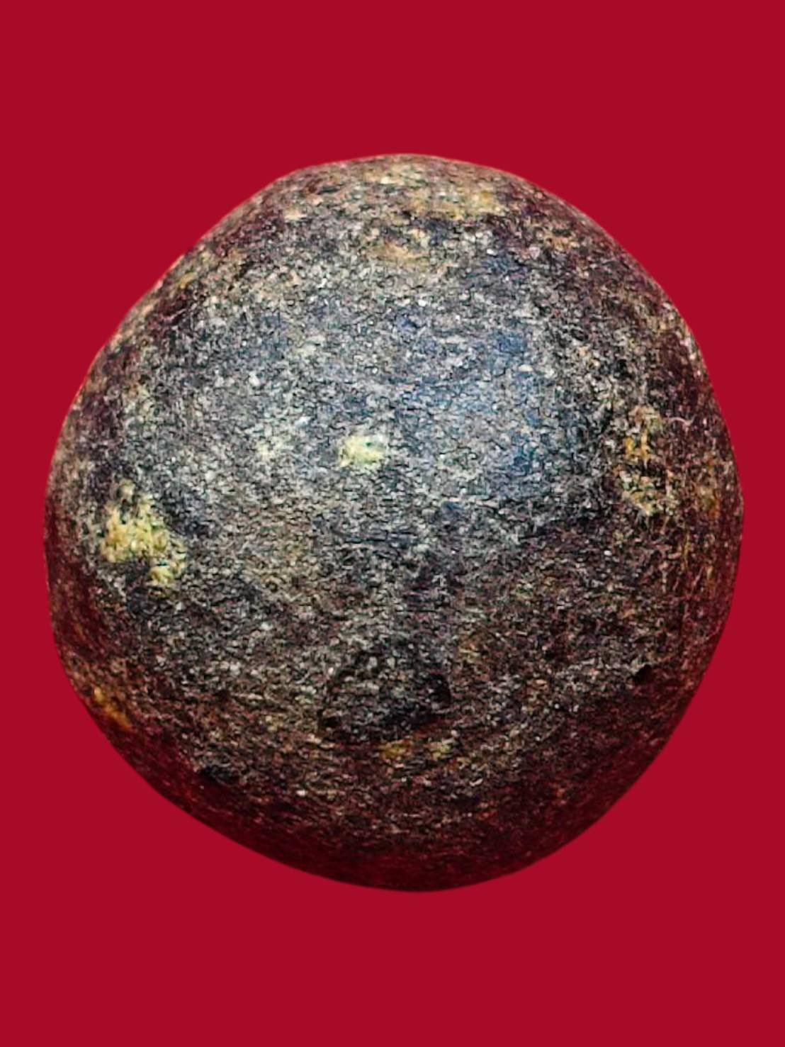 306941 ลูกอมเกราะเพชร  หลวงพ่อปาน เนื้อผง  พุทธศักราช 2460-2468  วัดบางนมโค  จ.พระนครศรีอยุธยา 