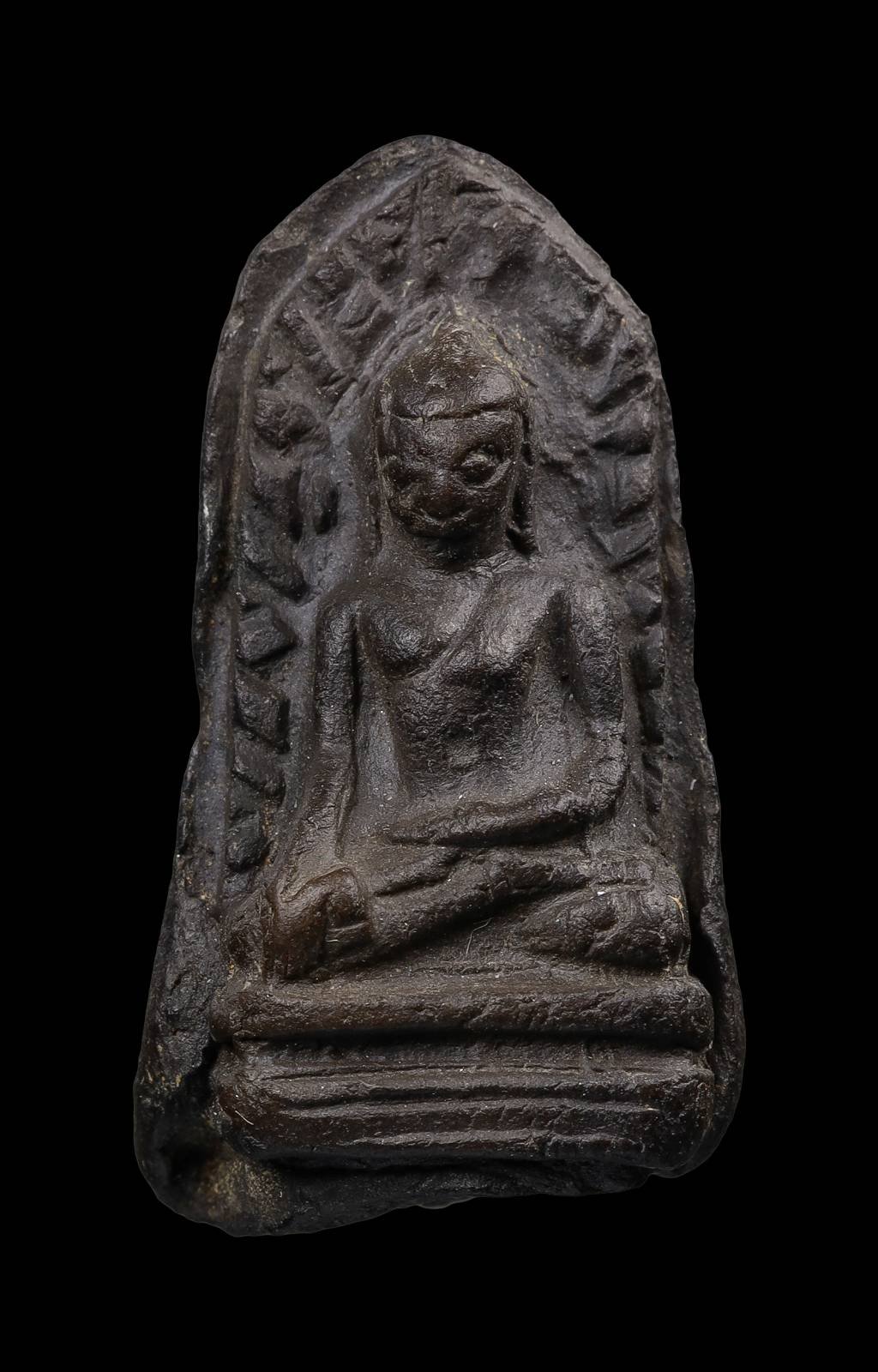 307017 พระรอดวัดพระสิงห์  เนื้อดิน ปี 2496  พิมพ์ใหญ่  จังหวัดเชียงใหม่