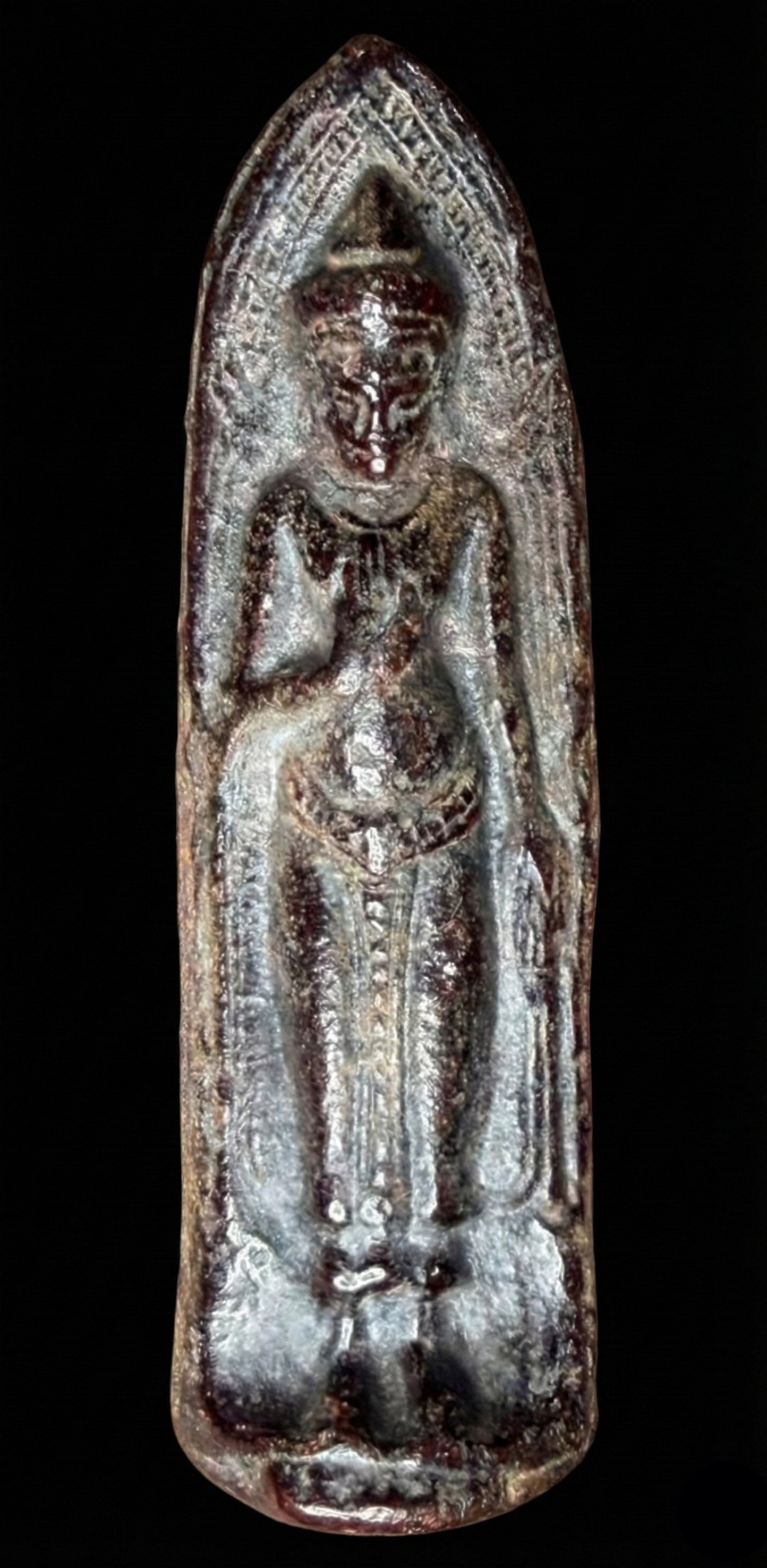 307029 พระร่วงรางปืน กรุวัดพระศรึรัตนมหาธาตุ พิมพ์ใหญ่ เนื้อตะกั่วสนิมแดง ประมาณพุทธศตวรรษที่ 17-18 จ.สุโขทัย