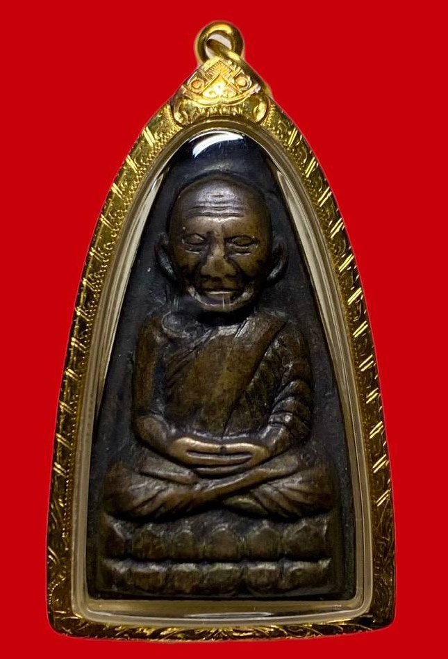 307058 หลวงปู่ทวด วัดช้างให้  เตารีดหลังหนังสือใหญ่ พิมพ์หน้ายักษ์ ปี 2508  เนื้อทองเหลืองรมดำ  จ.ปัตตานี