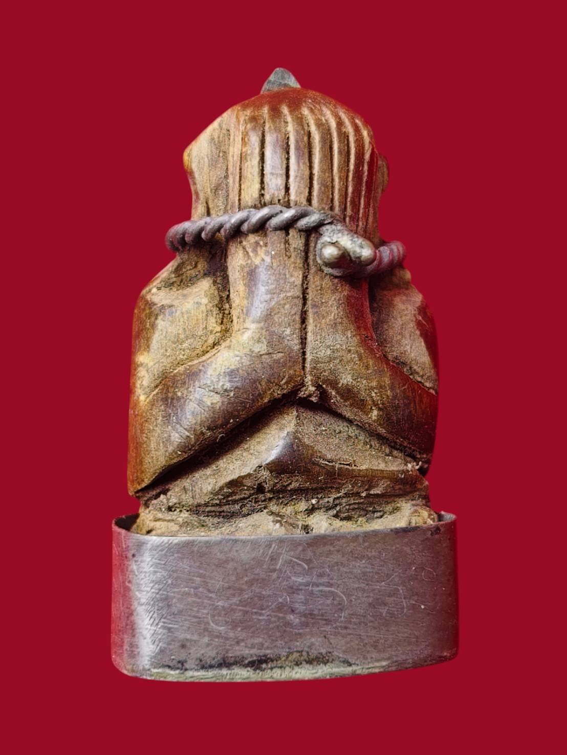 307096 พระปิดตาไม้แกะ หลวงพ่อเดิม  เนื้อไม้โพธิ์ฟ้าผ่า ยุคต้น  จัดสร้างพ.ศ. 2470-2477  วัดหนองโพธิ์ จ.นครสวรรค์ 