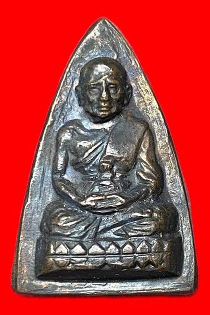 307924 หลวงปู่ทวด วัดช้างให้   กลีบบัว รุ่น รุน1  พิมพ์ อุแตก หางจิ้งจก  ปี2507 จ.ปัตตานี เนื้อทองเหลืองรมดำ 