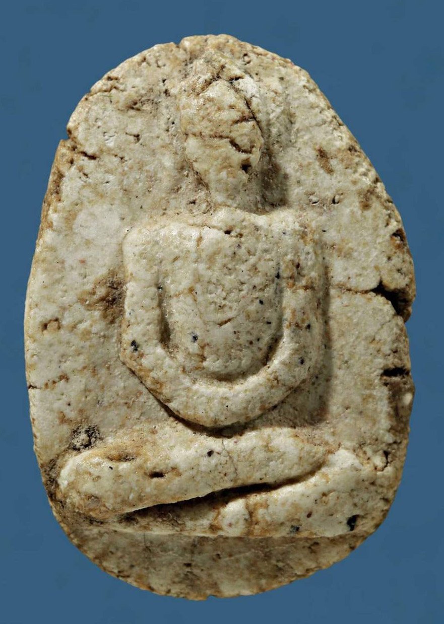 300249 พระวัดพลับ   พิมพ์สมาธิเข่ากว้าง เนื้อผง พ.ศ.2380  วัดราชสิทธาราม (วัดพลับ) จ. กทม