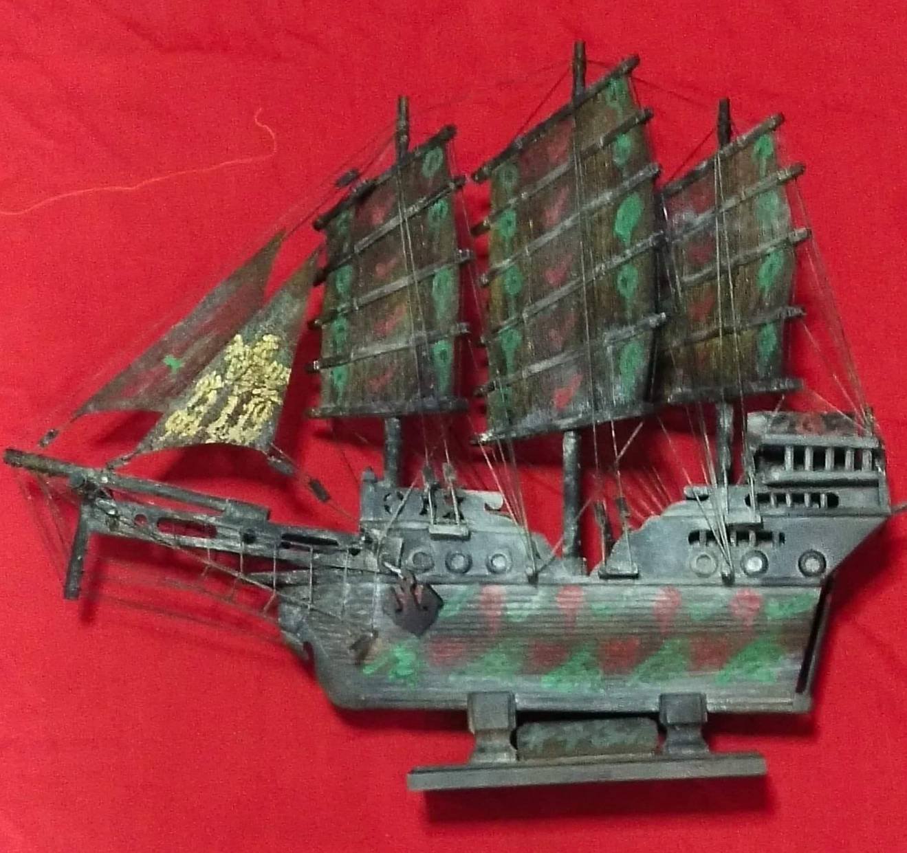  (296273) เรือสำเภาเจ้าทรัพย์ ปี2510  ยันต์ฟ้าประทานพร  (เนื้อไม้ ใบผ้าสีทอง)  อาแปะโรงสี ศาลเจ้า จ.ปทุมธานี