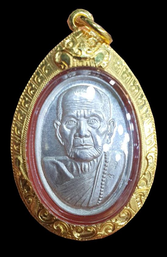 300693 เหรียญหลวงปู่หมุน วัดบ้านจาน พิมพ์ครึ่งองค์เล็ก เนื้อเงิน ปี 2543 จ.ศรีสะเกษ