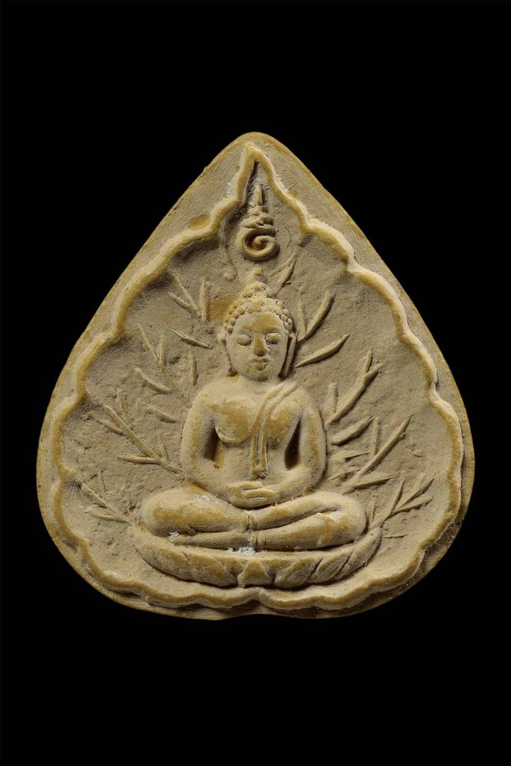 300755 พระผงประจำวันเกิด เนื้อเกสร  ปี 2520 หลวงปู่โต๊ะ  วัดประดู่ฉิมพลี กทม.