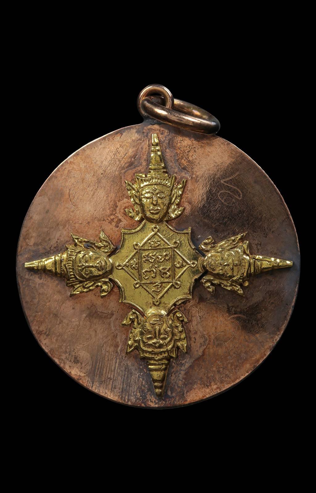 300785 เหรียญกลมรัศมีพรหม อาจารย์เฮงไพรวัลย์  เนื้อนาคหน้ากากทองคำ  ราว พศ.2476-2502  จังหวัดพระนครศรีอยุธยา