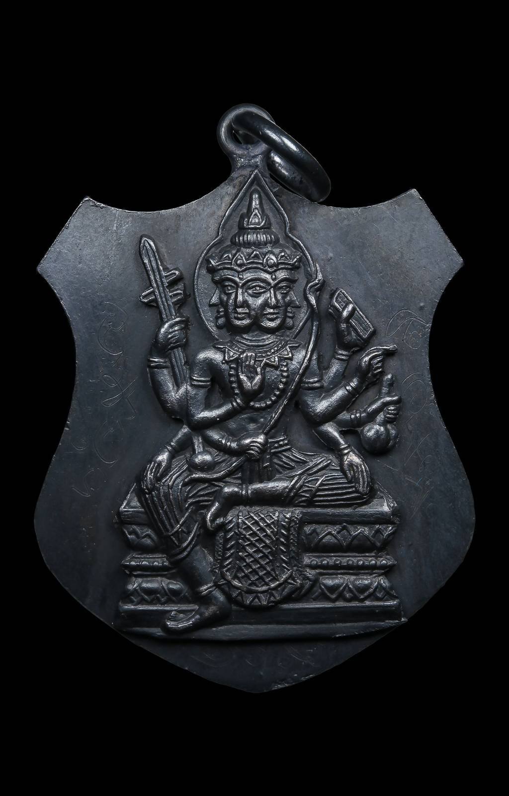 300810 เหรียญโล่ห์รัศมีพรหม  อาจารย์เฮงไพรวัลย์  เนื้อเงิน ยกหน้าเงิน  ปีพ.ศ 2476-2502  จังหวัดพระนครศรีอยุธยา