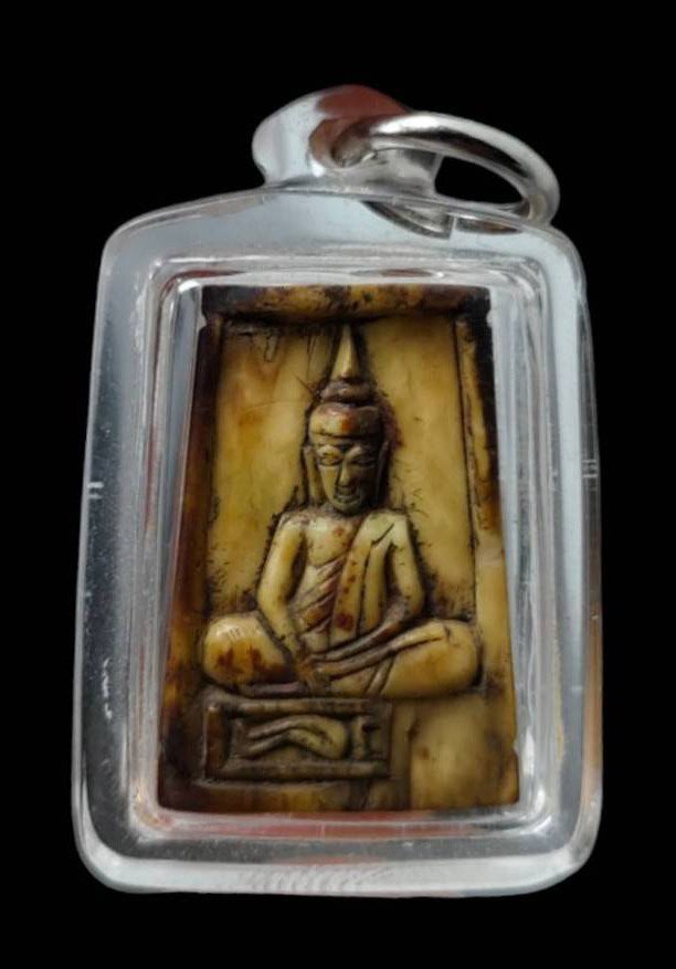 302766 พระขุนแผนนั่งกุมาร หลวงพ่อเดิม เนื้องาแกะ พุทธศักราช 2470-2485 วัดหนองโพ จ.นครสวรรค์