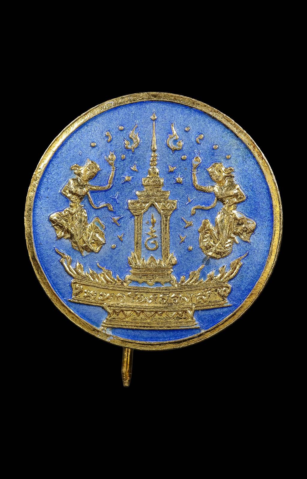 302217 เข็มกลัดนางฟ้าโปรยดอกไม้  วัดอนงค์ เนื้อกะไหล่ทองลงยา  พ.ศ 2486 จังหวัดกทม.