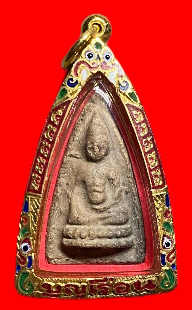 308392 คุณแม่บุญเรือน  วัดอาวุธวิกสิตาราม  พุธโธน้อย รุ่นแรก  พิมพ์เล็ก หลังยันต์พุทโธ  ปี2494 เนื้อดิน กทม.
