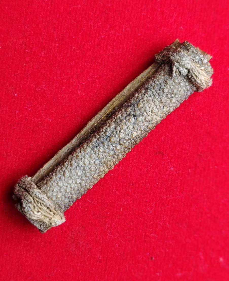 302931 ตะกรุดหนังปลากระเบน  หลวงพ่อน้อย  สร้างปี 2480 - 2490  วัดคงคาราม จ.พิจิตร