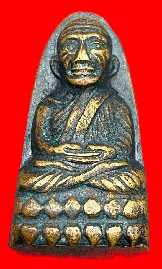 308672 หลวงปู่ทวด วัดช้างให้  เตารีดหลังหนังสือเล็ก พิมพ์ ว กลวง ปี 2505  เนื้อทองเหลืองรมดำ  จ.ปัตตานี