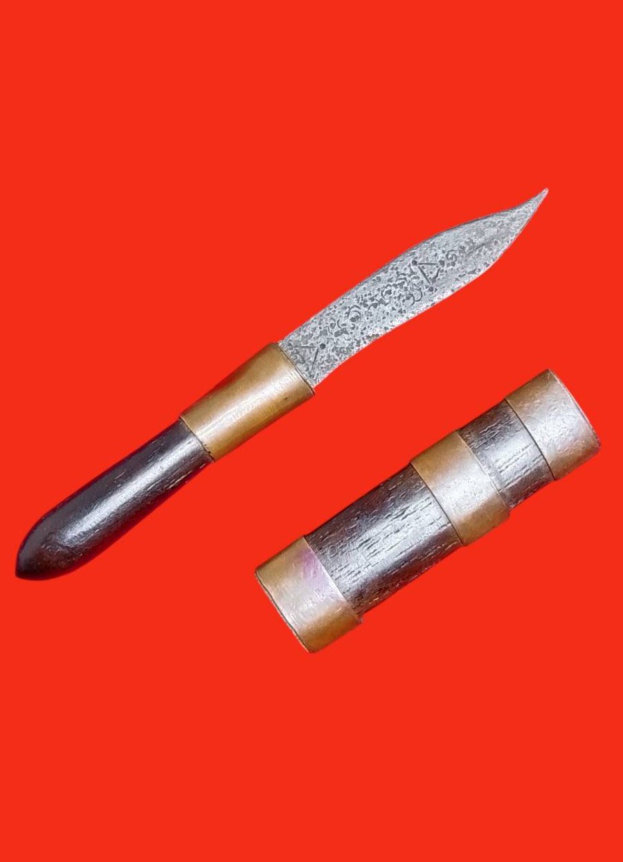308750 มีดหมอสาริกา หลวงพ่อกวย  ลงยันต์ มะอะอุ  ด้ามไม้ฝักไม้-ใบมีดโลหะ  ปี 2500-2504  วัดโฆสิตาราม  (บ้านแค) จ.ชัยนาท