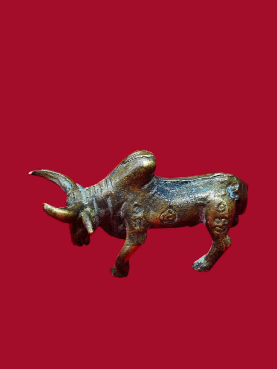 307338 วัวธนู หลวงพ่อน้อย เนื้อโลหะ  ผสมมวลสารอาถรรพ์  พุทธศักราช 2470-2480  วัดศรีษะทอง จ.นครปฐม 