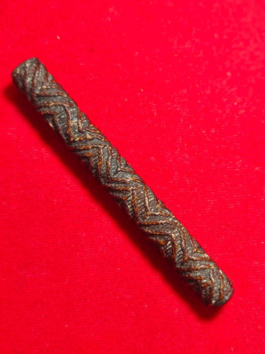 303094 ตะกรุดโทน เนื้อตะกั่ว  ถักเชือกลาย จระเข้ขบฟัน  หลวงปู่ศุข  วัดปากคลองมะขามเฒ่า  สร้างปี2440 ถึง 2466