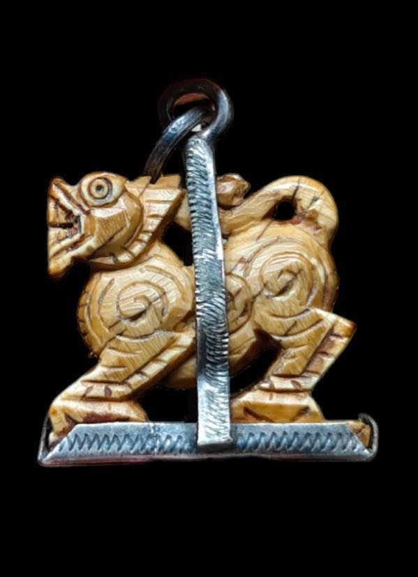 303174 สิงห์หลวงพ่อเดิม พิมพ์สามขวัญเนื้องาแกะ ปี2470-2494 วัดหนองโพ จังหวัดนครสวรรค์