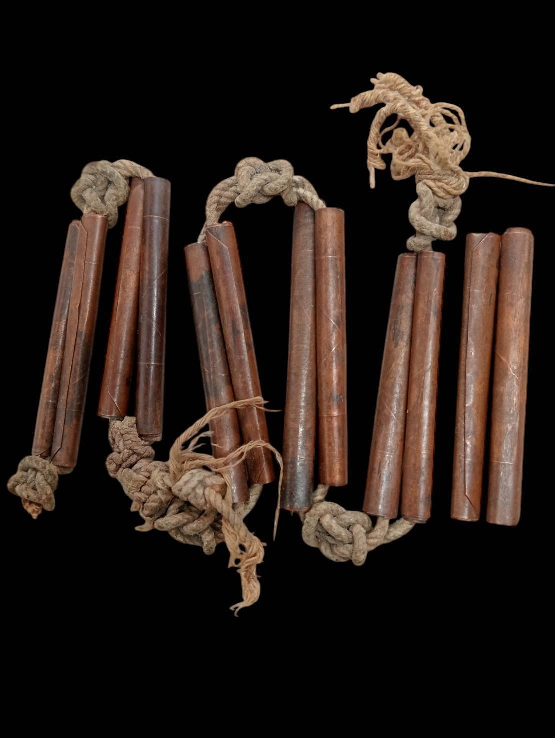 303350 ตะกรุดชุด 12 ดอก หลวงพ่อจง  วัดหน้าต่างนอก เนื้อทองแดง  ประมาณพุทธศักราช 2490 - 2500  ประเภทเครื่องราง  จ.พระนครศรีอยุธยา 