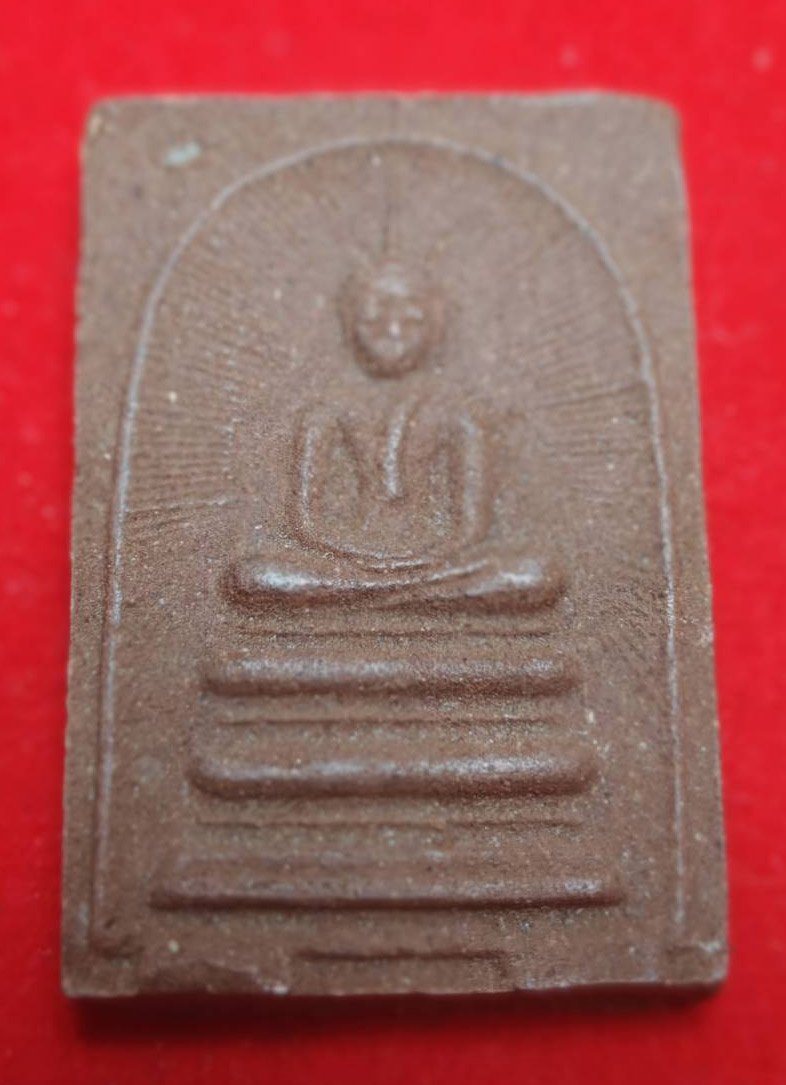 303388 พระสมเด็จแหวกม่านทรงเจดีย์  หลังยันต์ครู (นะโมพุทธายะ) เนื้อว่านสบู่เลือดผสมผง หลวงพ่อกวย  ประมาณพุทธศักราช 2513 - 2517  วัดโฆสิตาราม (บ้านแค) จ.ชัยนาท 